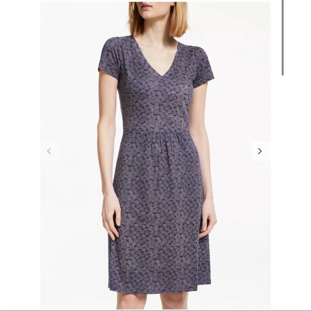 Boden Penelope Blue Floral Spray Jersey‎ Dress in Size 6